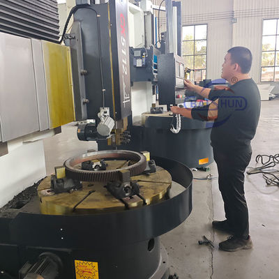 Máy quay thẳng đứng một cột với trục C cho khoan máy quay CNC