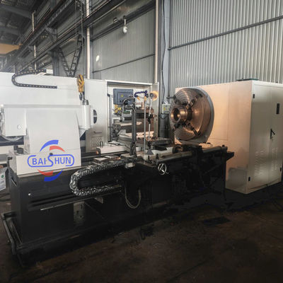 Máy chế biến ống dầu xoắn ốc quay đường kính trục lớn QK1335 Máy xào ống CNC